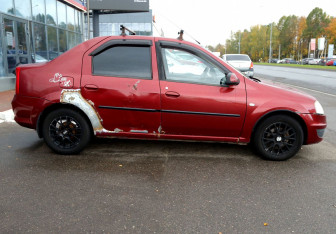 Подержанный автомобиль Renault Logan Sedan 2010 года (7 фото)