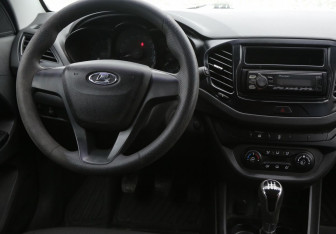 Подержанный автомобиль LADA (ВАЗ) Vesta Sedan 2016 года (14 фото)