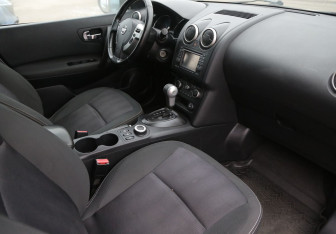 Подержанный автомобиль Nissan Qashqai 2012 года (9 фото)