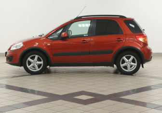 Подержанный автомобиль Suzuki SX4 Hatchback 2010 года (7 фото)
