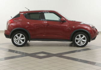 Подержанный автомобиль Nissan Juke 2012 года (5 фото)