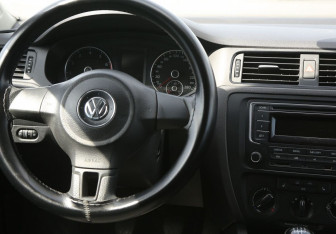 Подержанный автомобиль Volkswagen Jetta Sedan 2014 года (14 фото)
