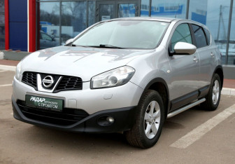 Подержанный автомобиль Nissan Qashqai 2012 года (3 фото)
