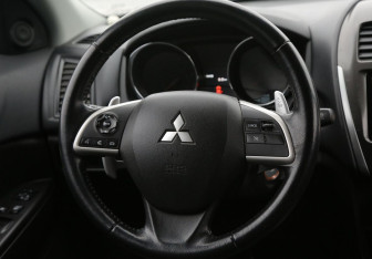 Подержанный автомобиль Mitsubishi ASX 2013 года (18 фото)