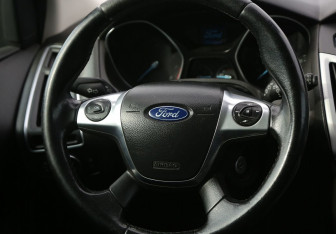 Подержанный автомобиль Ford Focus Hatchback 2014 года (16 фото)