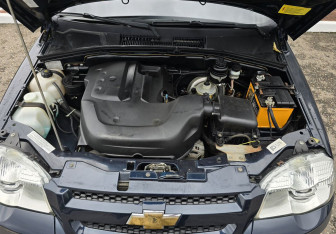 Подержанный автомобиль Chevrolet Niva 2011 года (14 фото)