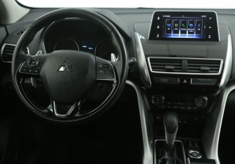 Подержанный автомобиль Mitsubishi Eclipse Cross 2018 года (14 фото)