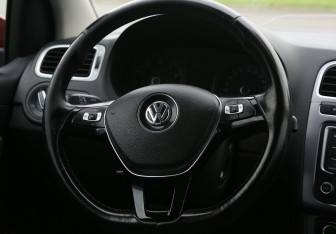 Подержанный автомобиль Volkswagen Polo Sedan 2016 года (16 фото)