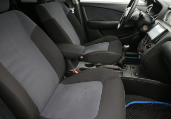 Подержанный автомобиль Mitsubishi Outlander 2007 года (10 фото)