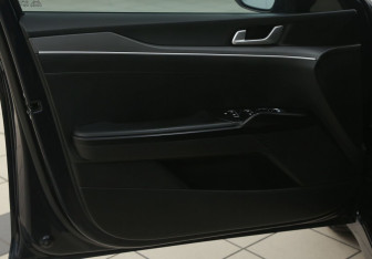 Подержанный автомобиль Kia K5 2020 года (20 фото)