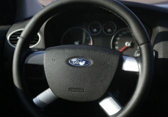 Подержанный автомобиль Ford Focus Wagon 2006 года (16 фото)