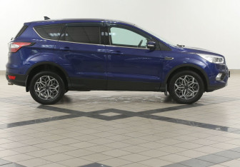 Подержанный автомобиль Ford Kuga 2017 года (5 фото)