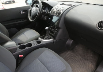 Подержанный автомобиль Nissan Qashqai+2 2012 года (9 фото)