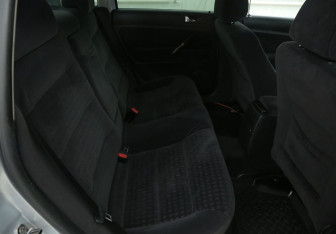 Подержанный автомобиль Volkswagen Passat Sedan 2003 года (11 фото)