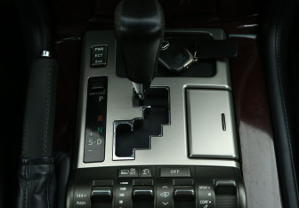 Подержанный автомобиль Lexus LX 2012 года (16 фото)