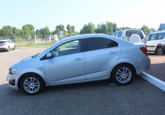 Подержанный автомобиль Chevrolet Aveo Sedan 2012 года (4 фото)