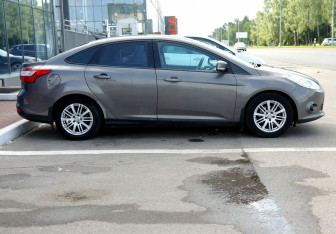 Подержанный автомобиль Ford Focus Sedan 2011 года (7 фото)