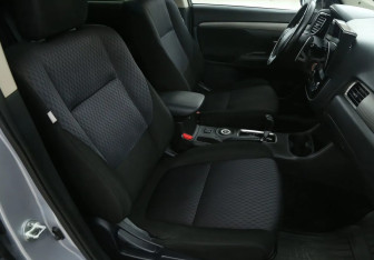 Подержанный автомобиль Mitsubishi Outlander 2012 года (10 фото)