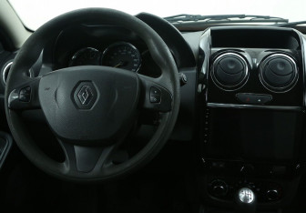 Подержанный автомобиль Renault Duster 2015 года (14 фото)