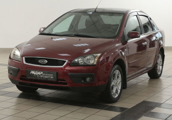 Подержанный автомобиль Ford Focus Sedan 2006 года (8 фото)