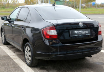 Подержанный автомобиль Skoda Rapid Liftback 2018 года (4 фото)