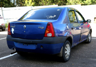 Подержанный автомобиль Renault Logan Sedan 2005 года (6 фото)