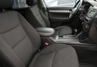 Подержанный автомобиль Kia Sorento 2014 года (10 фото)