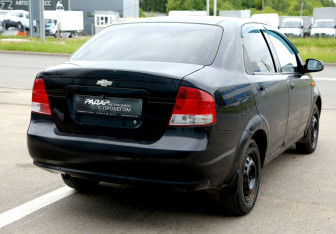 Подержанный автомобиль Chevrolet Aveo Sedan 2004 года (6 фото)