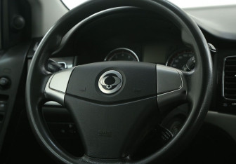 Подержанный автомобиль SsangYong Actyon 2012 года (16 фото)
