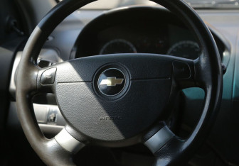Подержанный автомобиль Chevrolet Aveo Sedan 2010 года (16 фото)