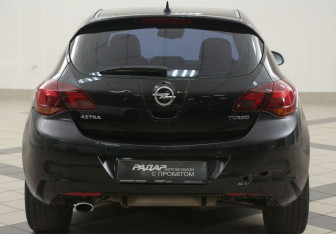 Подержанный автомобиль Opel Astra Hatchback 2010 года (3 фото)