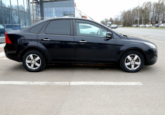 Подержанный автомобиль Ford Focus Sedan 2011 года (7 фото)