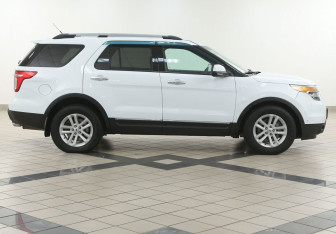 Подержанный автомобиль Ford Explorer 2015 года (5 фото)