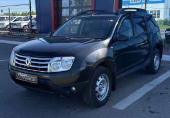Подержанный автомобиль Renault Duster 2013 года (8 фото)