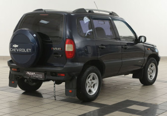 Подержанный автомобиль Chevrolet Niva 2005 года (4 фото)