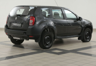 Подержанный автомобиль Renault Duster 2012 года (4 фото)