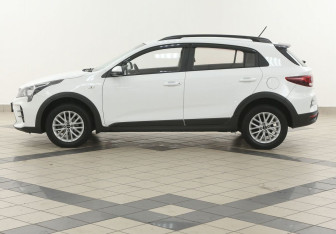 Подержанный автомобиль Kia Rio Hatchback 2021 года (7 фото)