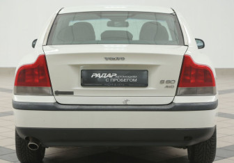 Подержанный автомобиль Volvo S60 2002 года (3 фото)