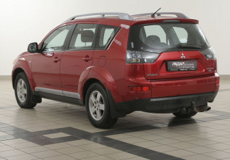 Подержанный автомобиль Mitsubishi Outlander 2007 года (2 фото)