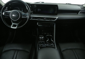 Подержанный автомобиль Kia K5 2020 года (25 фото)