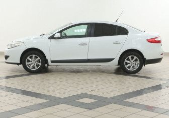 Подержанный автомобиль Renault Fluence 2011 года (7 фото)