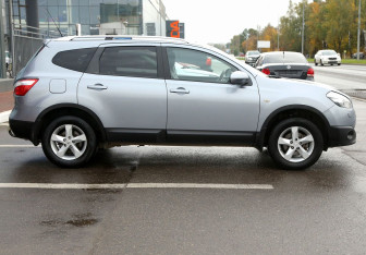Подержанный автомобиль Nissan Qashqai+2 2011 года (7 фото)