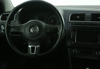 Подержанный автомобиль Volkswagen Polo Sedan 2012 года (14 фото)