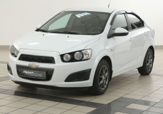 Подержанный автомобиль Chevrolet Aveo Sedan 2014 года (8 фото)