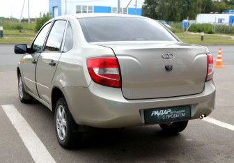 Подержанный автомобиль LADA (ВАЗ) Granta Sedan 2012 года (4 фото)