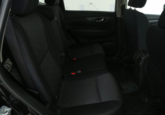 Подержанный автомобиль Nissan X-Trail 2018 года (11 фото)