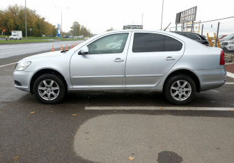 Подержанный автомобиль Skoda Octavia Liftback 2011 года (4 фото)
