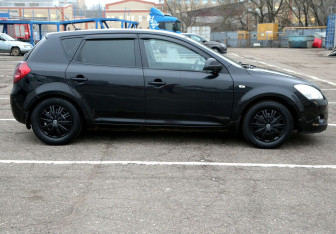 Подержанный автомобиль Kia Ceed Hatchback 2008 года (7 фото)