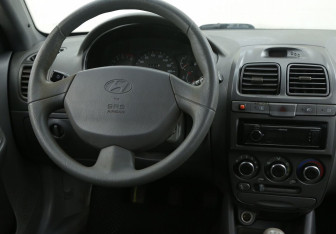 Подержанный автомобиль Hyundai Accent Sedan 2008 года (14 фото)