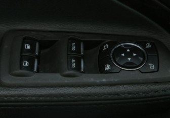 Подержанный автомобиль Ford Explorer 2011 года (18 фото)